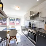 Apartment mit Balkon und Festungsblick